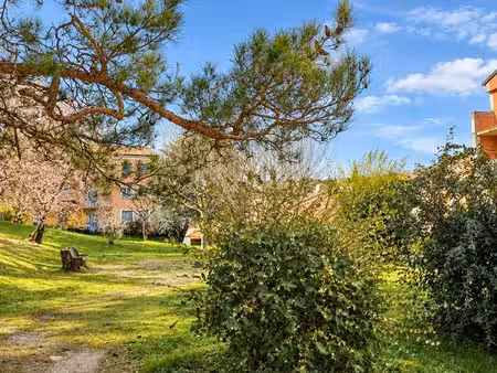 appartement t4 avec terrasse  parking et jardin collectif