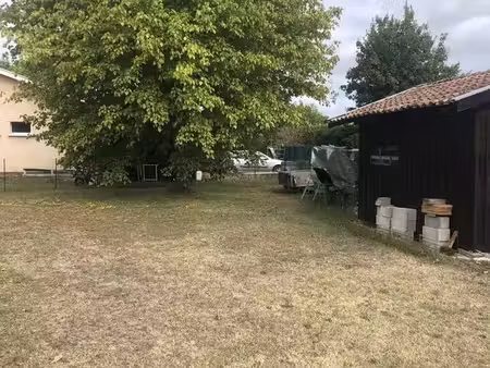 terrain à bâtir de 565 m² à ares (33)