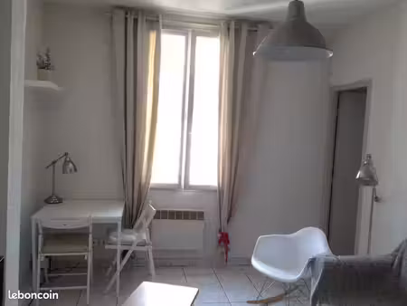 montpellier rue piétonne – t2 rénové (en partie meublé) dans immeuble bourgeois