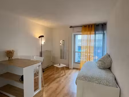 lumineux studio meublé neuf de 21m2