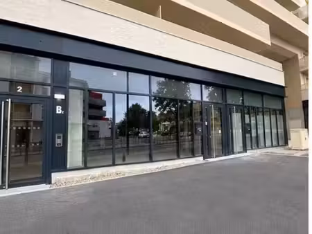 local commercial 69 m²