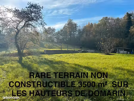 sur les hauteurs de domarin cède terrain 3500 m2 non constructible