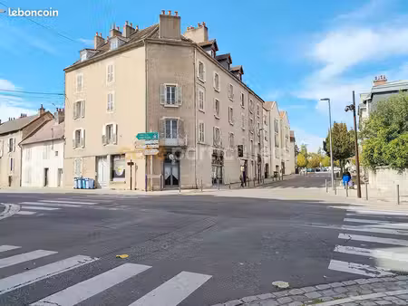 local commercial 115 m² dole