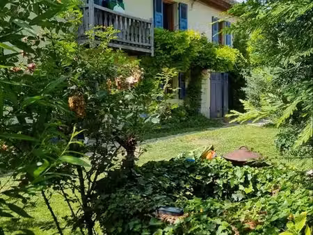 maison rénovée de 170 m2 au coeur d'un jardin atypique