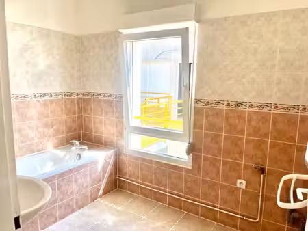 à louer f2 à jarny 570 eur / mois charges comprises