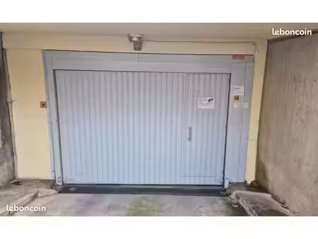 ​grand garage fermé 16 m² sécurisé - beaubrun / proche centre-ville saint etienne