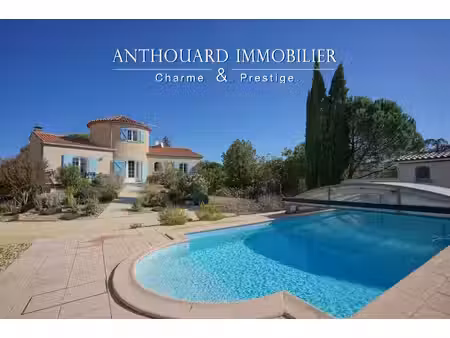 maison traditionnelle  très lumineuse & piscine