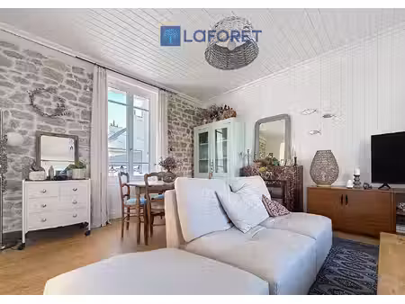 exclusivité - port-louis - maison en pierre au coeur de la ville