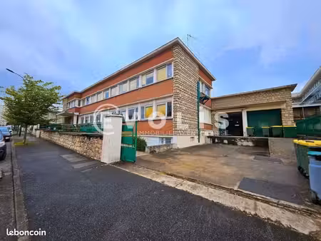 bureaux 2 400 m²
