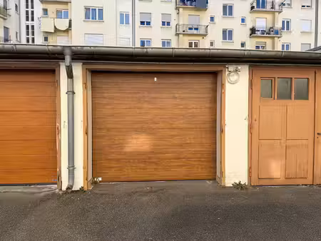 garage à vendre rue de bruges dans le quartier des xv