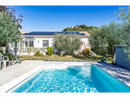 belle maison de plain-pied avec piscine et jardin paysager  à 10 minutes de sisteron