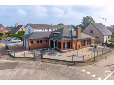 ruime  goed onderhouden bungalow in de haan - vosseslag