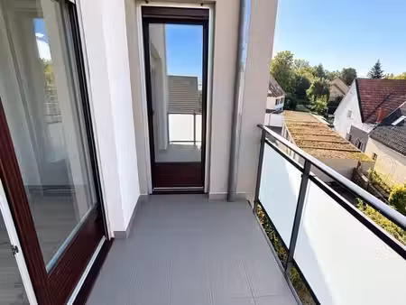 t2 lumineux avec deux balcons  ascenseur et grenier