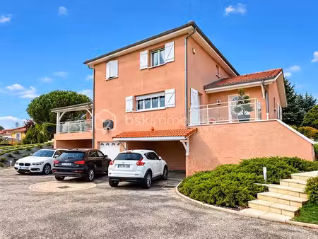 maison de 195 m² à saint-martin-en-haut