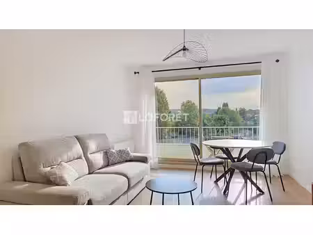 2 pièces meublé rénové - balcon de 12 m² et box