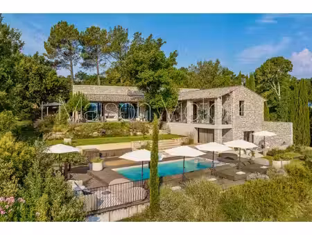 villa contemporaine de six chambres avec vue exceptionnelle.