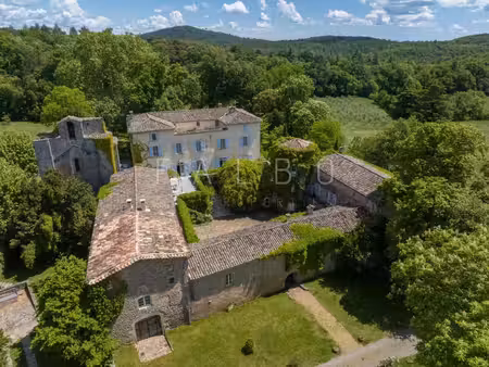 château de charme restauré à vendre à proximité d'anduze et d'uzès aux portes des...
