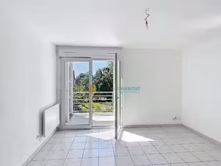 location appartement t1 à quimper (29000) : à louer t1 / 32m² quimper