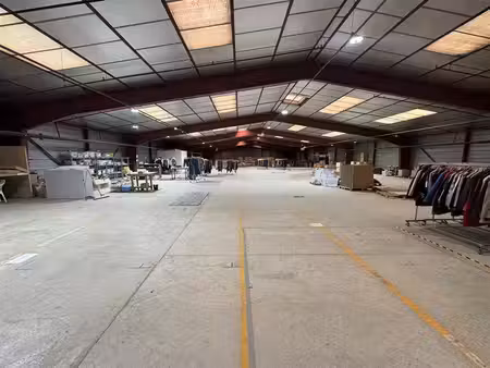 location local d'activités jouy sur morin 4 540 m²