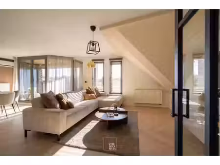 stijlvol gerenoveerd 2-slaapkamerappartement (101m²) met garagebox in lanaken!