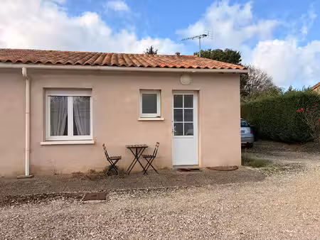 maison 2 pièces 43 m² à louer savigné 86400 ? | era immobilier