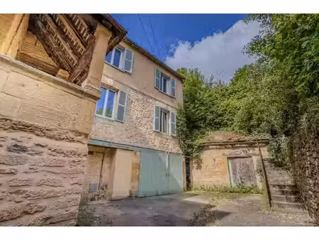 au coeur du centre historique de sarlat - périgord noir - immeuble avec 3 appartements