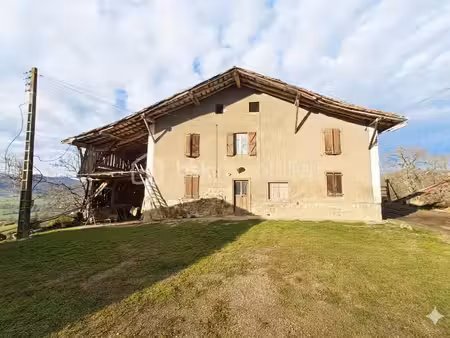 corps de ferme de 136 m² à la bastide-de-serou