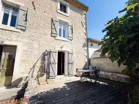 l'isle-sur-la-sorgue – petit palais – t2 de 42 m² en rez-de-jardin