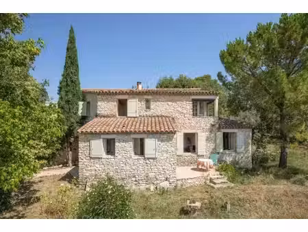 maison en pierres sèches avec 3 chambres à vendre à gordes