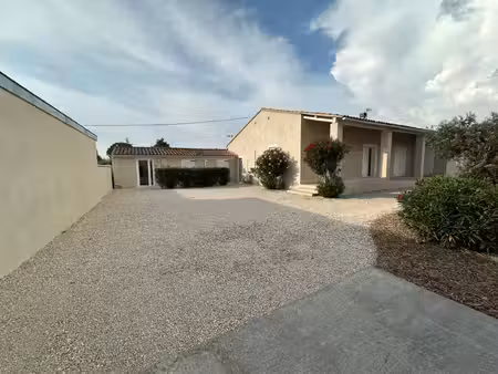 villa rénovée au cœur de la provence  aux portes d'avignon –
