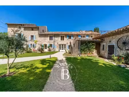 pernes les fontaines - mas en pierres - 9 chambres - vue ventoux - piscine - jardin 5 300.
