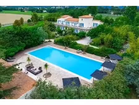 gîte et chambres d'hôtes  grand potentiel événementiel  tennis e