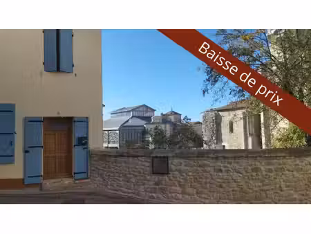 maison de ville au coeur du village de st gilles