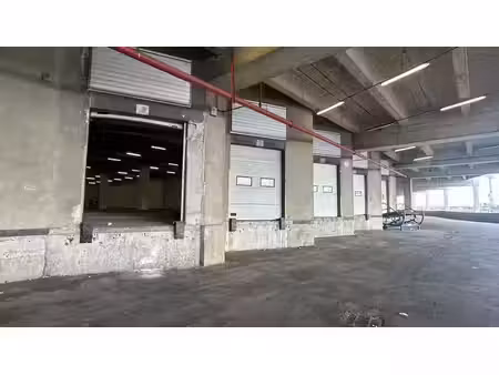 location entrepôt pantin 93500 2858m² à 23705m²