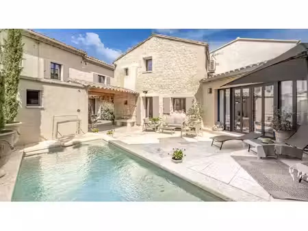 au cœur de fontvieille  demeure de caractère avec cour intérieure privée et piscine