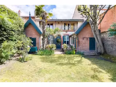 busca  toulousaine de 210 m² avec jardin.