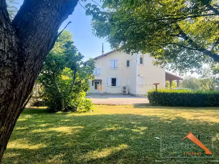 maison spacieuse avec piscine et grands extérieurs à mane 31260