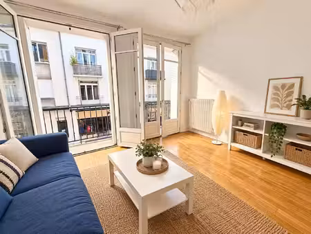 halles  appartement de 60m² en excellent état. 2 chambres  bal