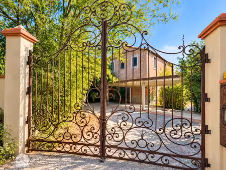exceptionnel mas de caractère ancien chai 425 m2 habitables 1 257 m2 de terrain aux portes
