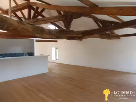 appartement  3 chambres rénové avec vue sur un jolie port avec cour