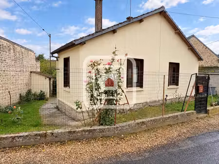 maison ancienne de plain-pied avec jardin et petite dépendance