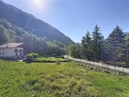 village maison a renover avec opportunite commerce