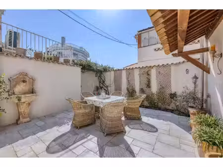 mandelieu-la-napoule : appartement duplex proche mer et commodités avec bel espace...