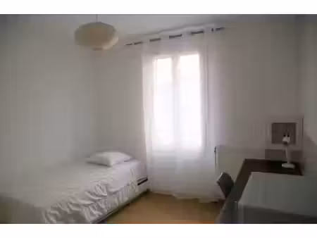 location meublée locaux professionnels 1 pièce 11 m² à bussy-saint-georges (77600)  500 €