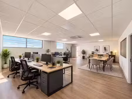 location locaux professionnels 7 pièces 188 m² à baie mahault (97122)  2 088 €