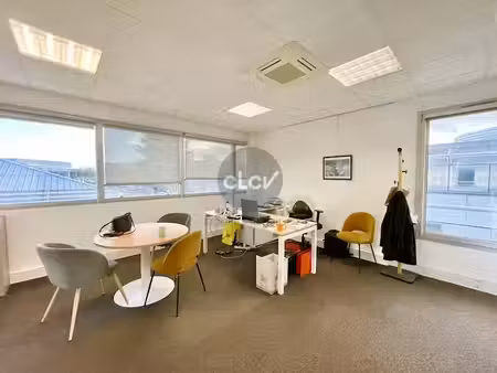 location locaux professionnels 692 m² à bron (69500)  9 963 €
