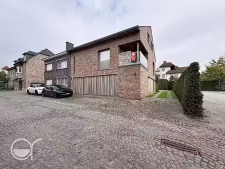 luxueus gelijkvloers appartement in het dorp van sint-martens-latem
