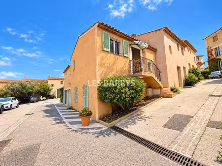 a vendre  maison de village avec terrasse et garage au cœur de gassin
