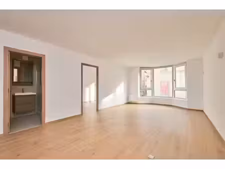exclusivité - appartement 4 pièces entièrement rénové hypercentre de chartres
