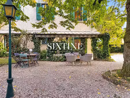 une maison de famille insoupçonnée  au coeur de bourgoin-jalli